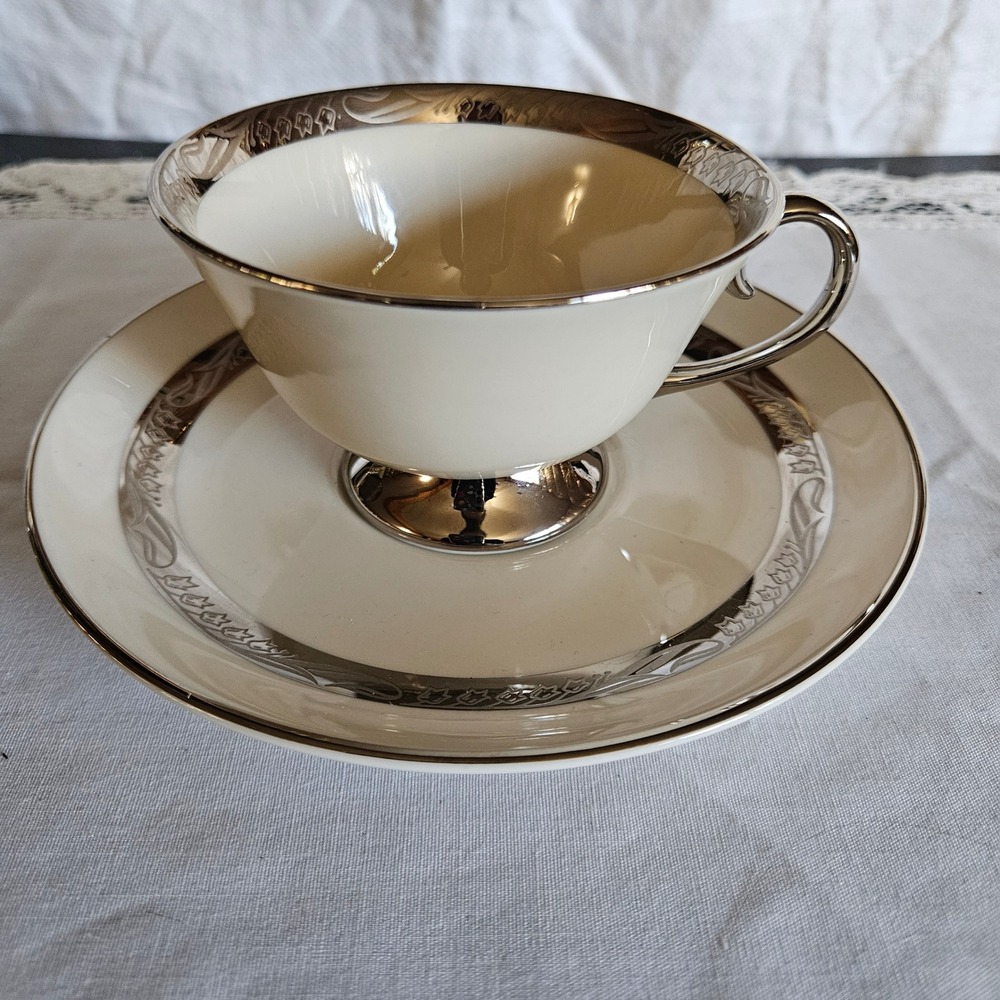 1960s Flintridge China "Bridal Wreath" Teacup & Saucer USA